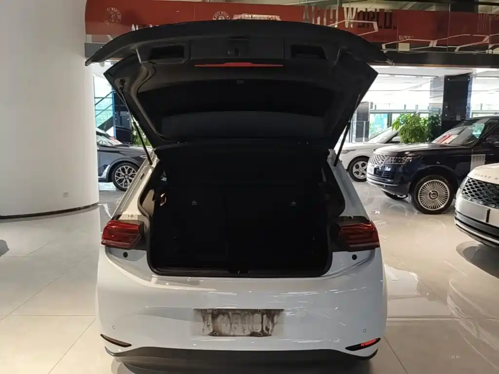 Volkswagen ID.3 2023 upgraded model pure smart version купить на сайте DeffCars