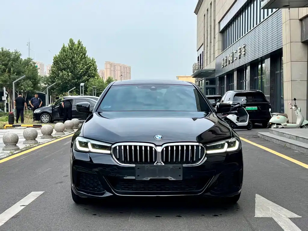 BMW 5 Series 2022 525Li M Sports Package купить на сайте DeffCars