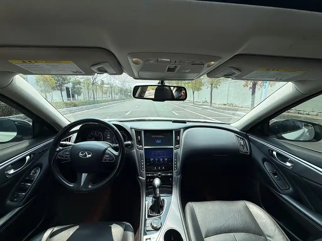 Infinity Q50 2014 2.0T Deluxe Edition купить на сайте DeffCars
