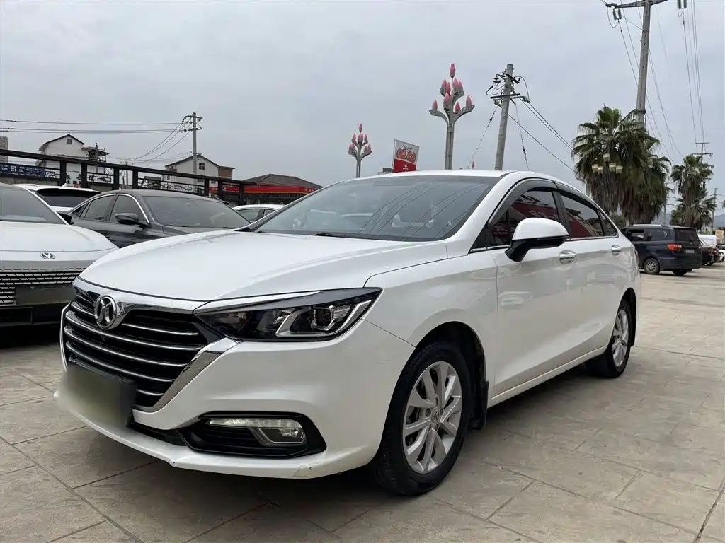 Saab D50 2019 1.5L Manual Premium Edition National VI купить на сайте DeffCars
