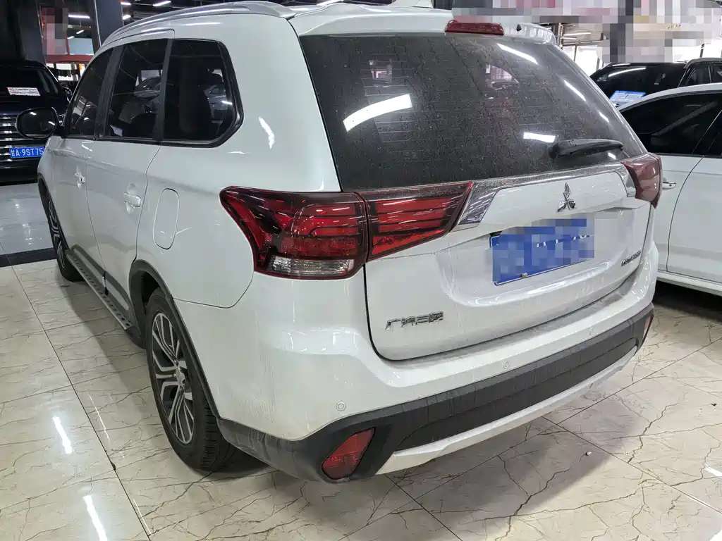 Outlander 2018 2.0L 2WD Honor Edition 5 seats купить на сайте DeffCars