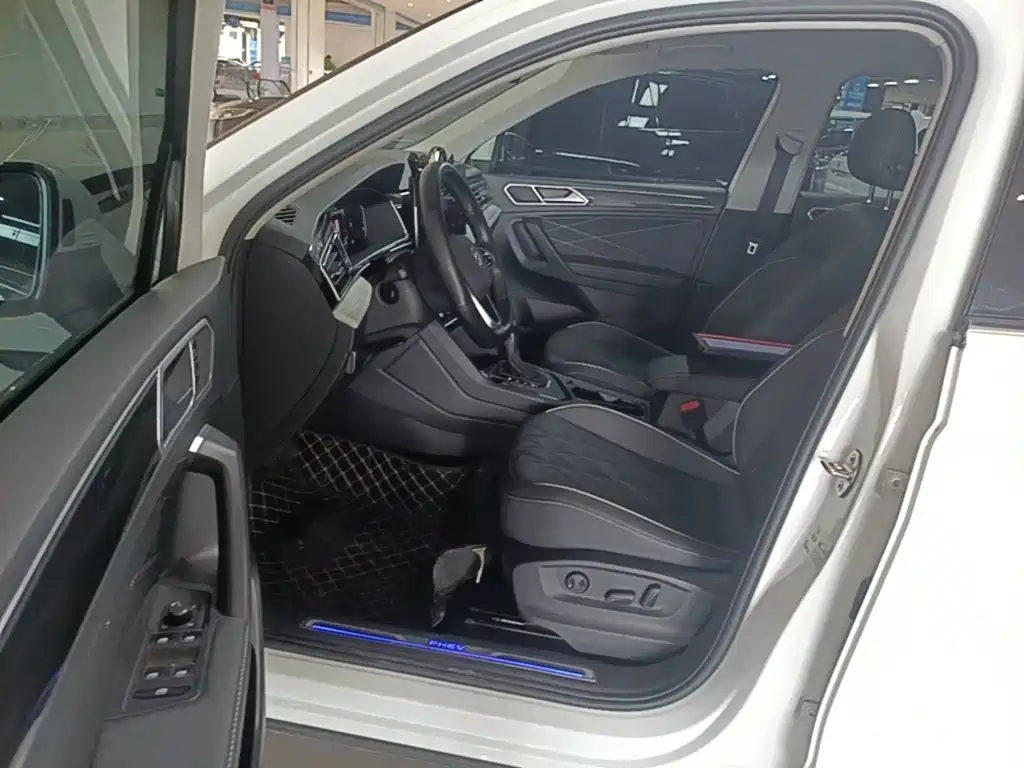 Tiguan L plug-in hybrid 2023 430PHEV plug-in hybrid premium version купить на сайте DeffCars
