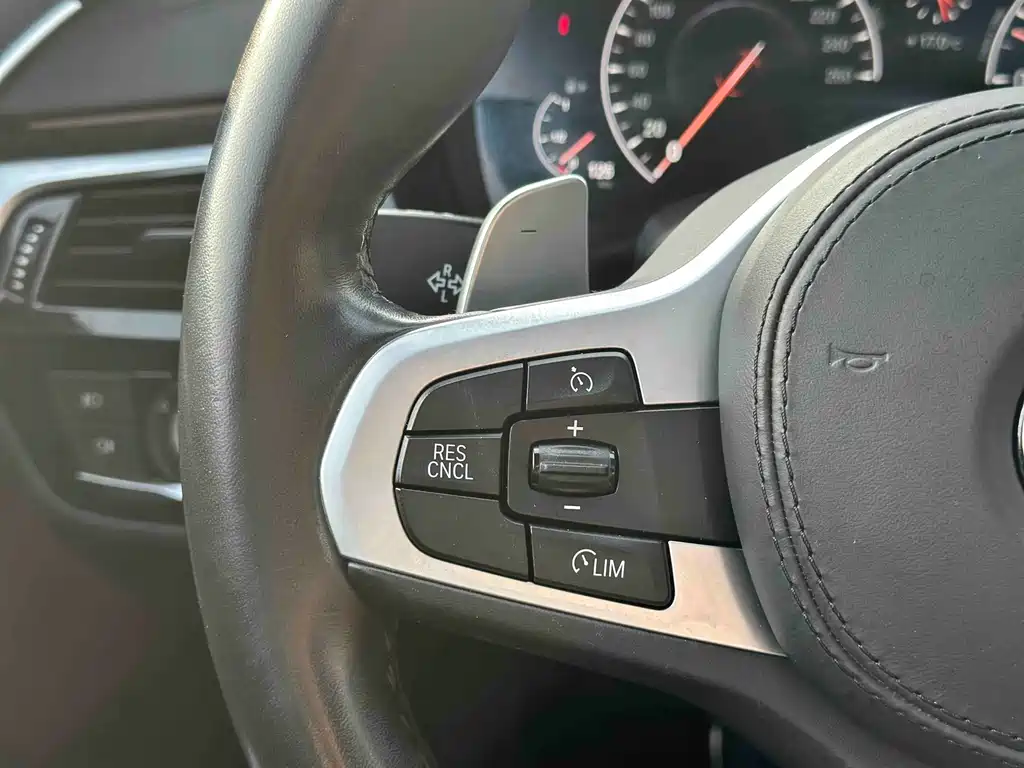 BMW 5 Series 2019 530Li Leading M Sports Package купить на сайте DeffCars