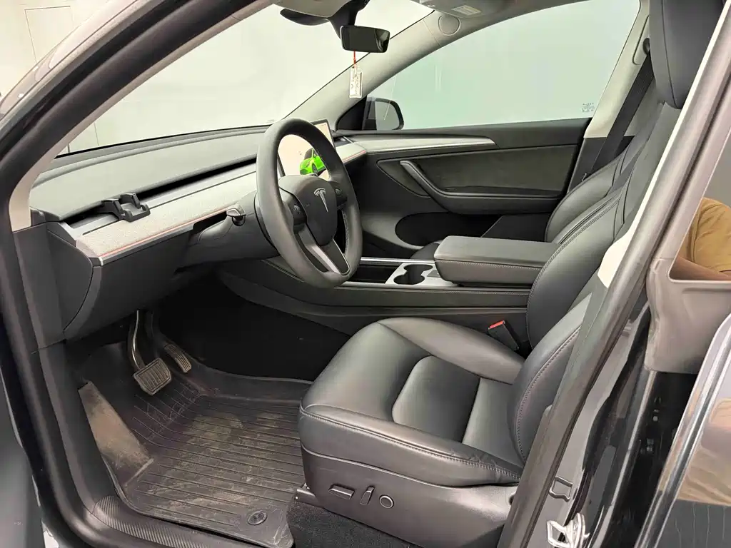 Model Y 2024 rear-wheel drive version купить на сайте DeffCars