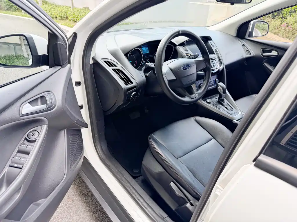 Focus 2018 hatchback classic 1.6L automatic comfort smart mobility version купить на сайте DeffCars