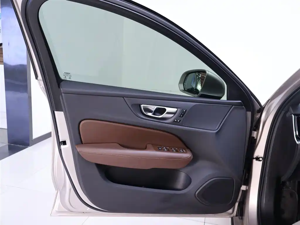 Volvo S60 2023 B4 Zhiyi Luxury Edition купить на сайте DeffCars
