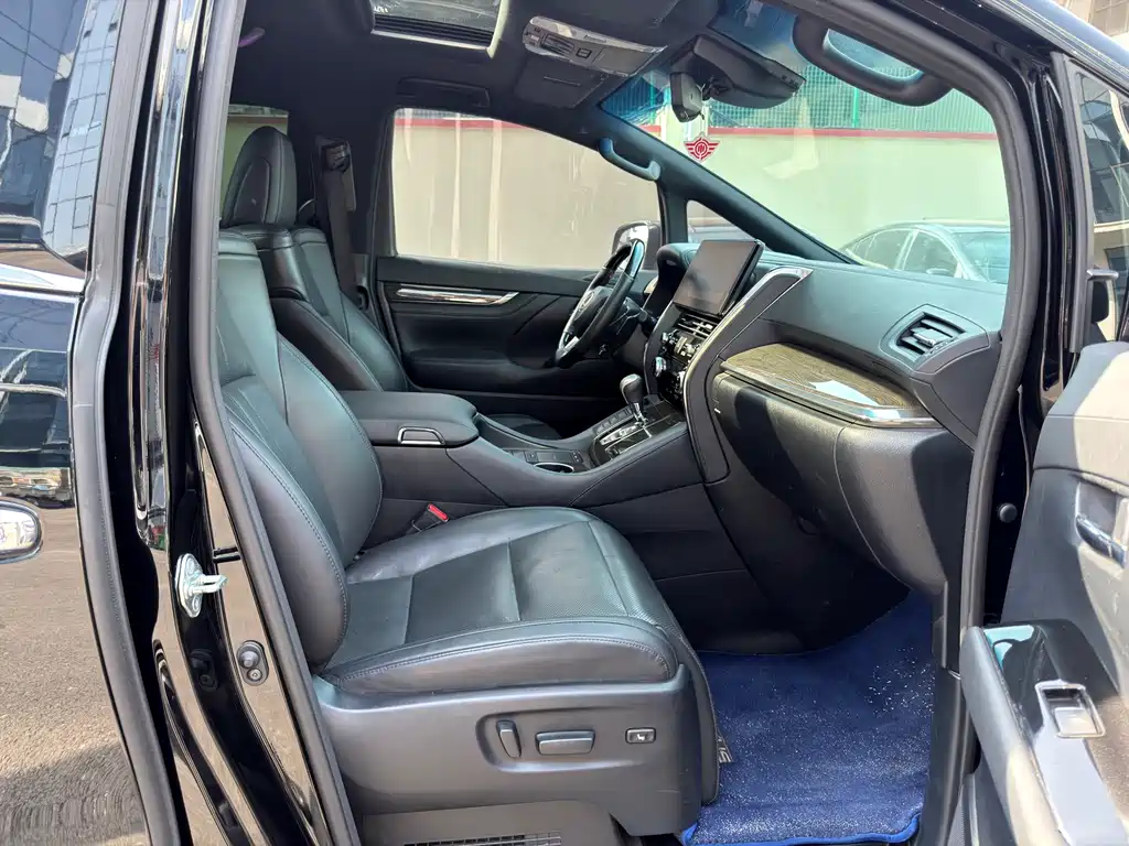 Wilfa 2023 Crown Dual Engine 2.5L HV Premium Edition купить на сайте DeffCars