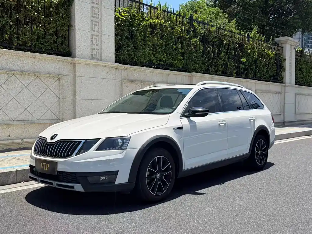 Octavia 2019 Station Wagon TSI230 DSG Deluxe Edition National V купить на сайте DeffCars