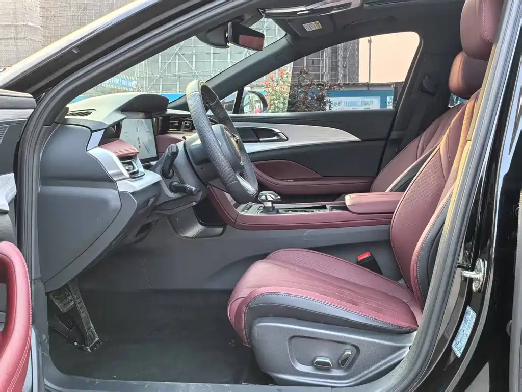 Hongqi H5 2025 2.0T automatic Xuanying 2 million units commemorative edition купить на сайте DeffCars