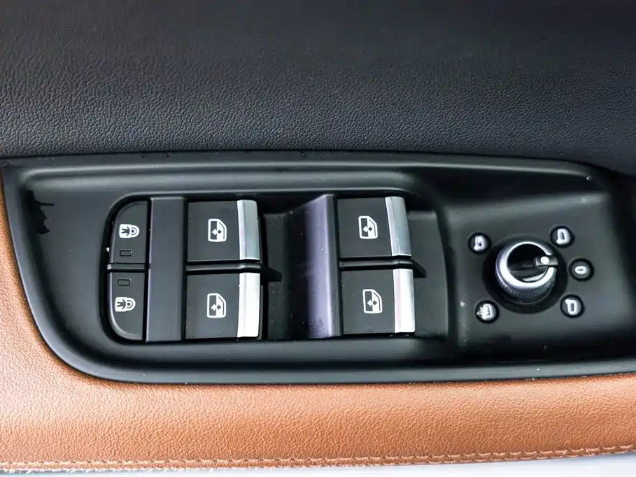 Audi Q7 2023 55 TFSI quattro S line sports купить на сайте DeffCars