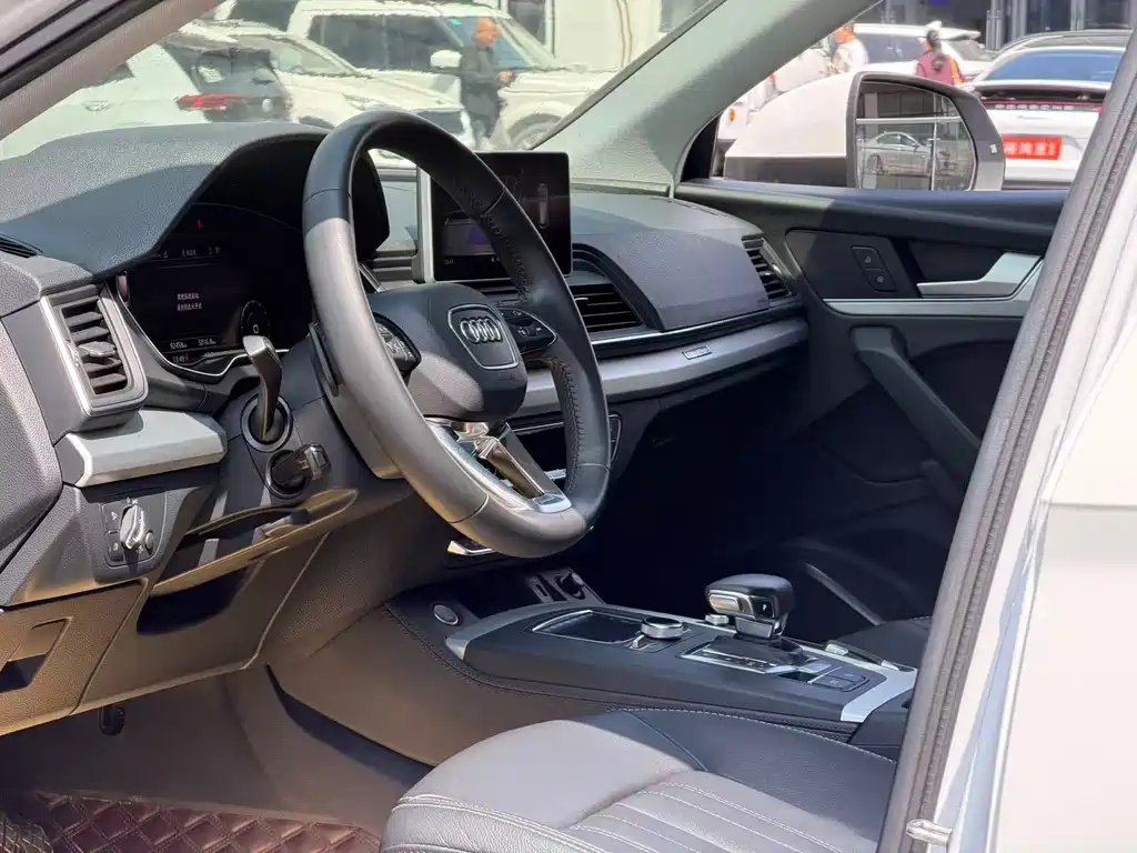 Audi Q5L 2020 40 TFSI enjoys fashionable style купить на сайте DeffCars