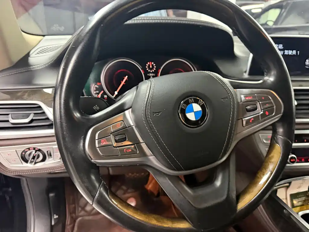 BMW 7 Series 2016 730Li Luxury купить на сайте DeffCars