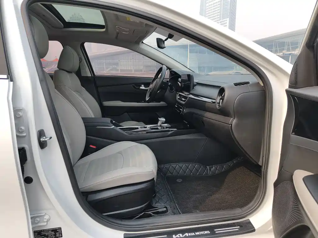 Kia K3 2023 1.5L CVT Deluxe Edition купить на сайте DeffCars