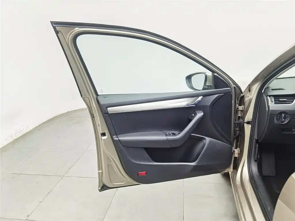 Octavia 2019 1.5L automatic comfort version купить на сайте DeffCars