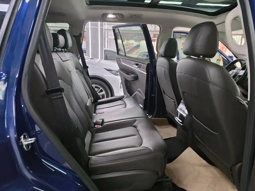 Roewe RX8 2018 30T Intelligent Network Two-wheel Drive Ultimate Edition купить на сайте DeffCars