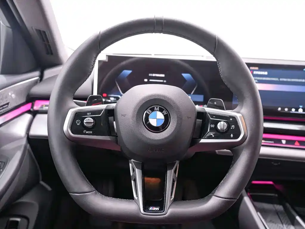 BMW 5 Series 2025 530Li Leading M Sports Package купить на сайте DeffCars
