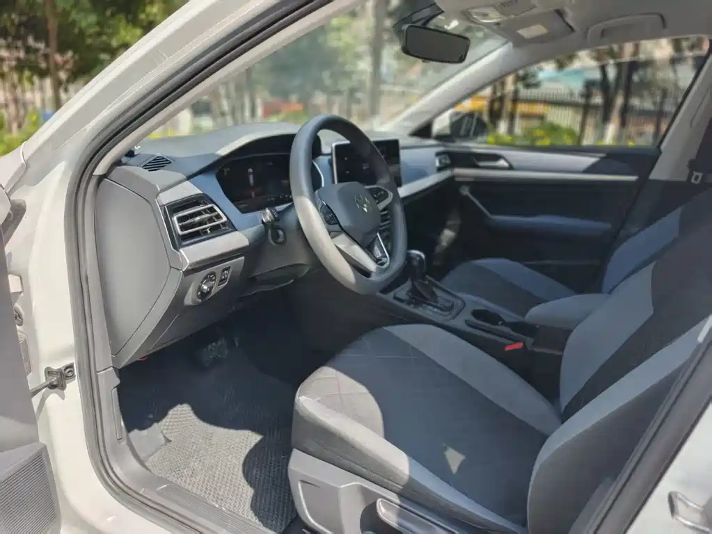 Lavida 2024 1.5L automatic Deyi version купить на сайте DeffCars