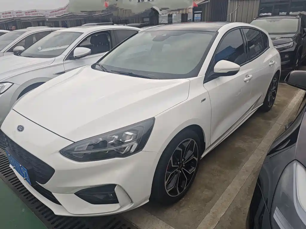 Focus 2020 Hatchback EcoBoost 180 Automatic ST Line купить на сайте DeffCars