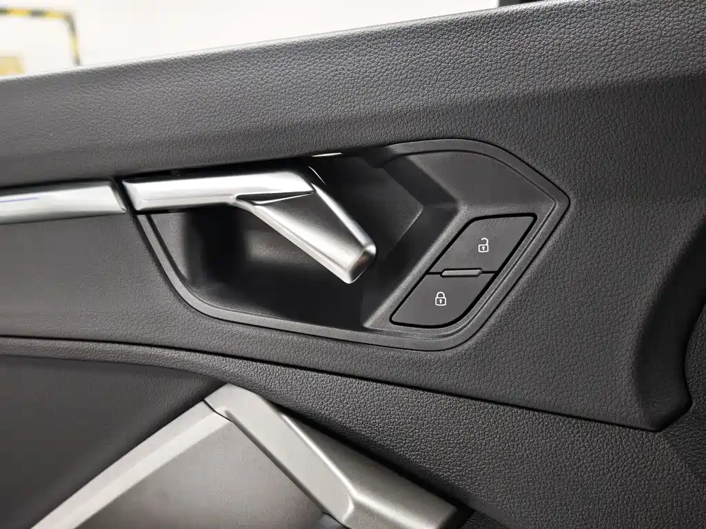 Audi Q3 2021 40 TFSI Fashionable and Dynamic купить на сайте DeffCars