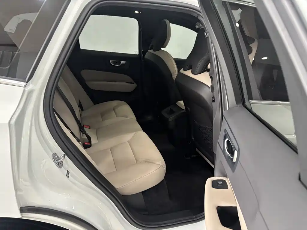 Volvo XC60 2026 B5 four-wheel drive Zhiyuan Sports Edition купить на сайте DeffCars