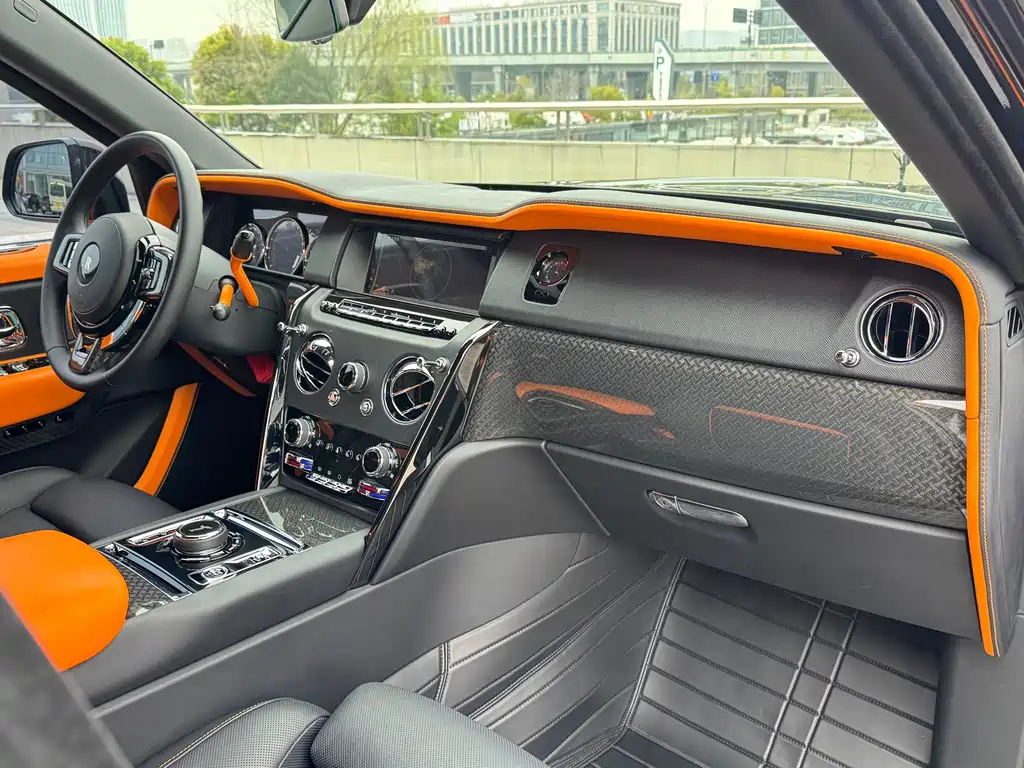Cullinan 2020 Black Badge купить на сайте DeffCars