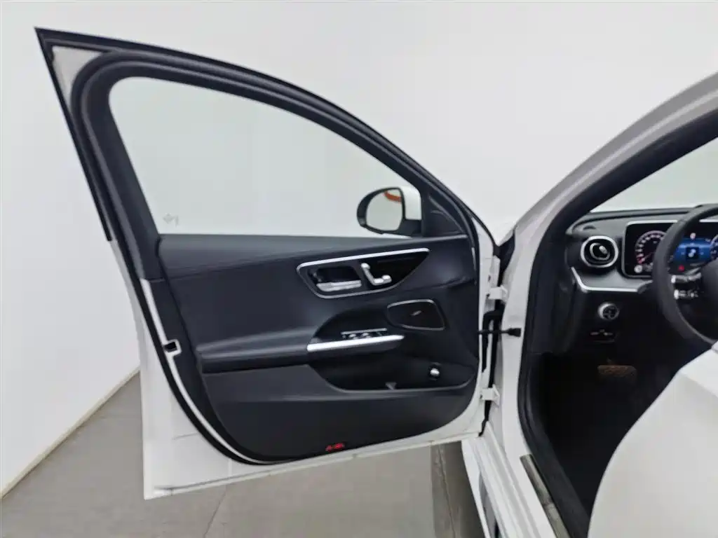 奔驰C级 2025款 改款 C 200 L 运动版 купить на сайте DeffCars