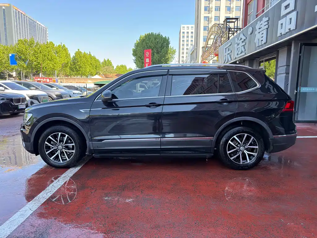 Tiguan L 2018 facelift 330TSI automatic two-wheel drive luxury version купить на сайте DeffCars
