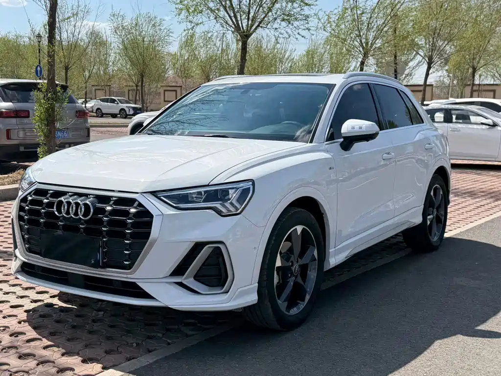 Audi Q3 2022 35 TFSI Fashionable and Dynamic купить на сайте DeffCars