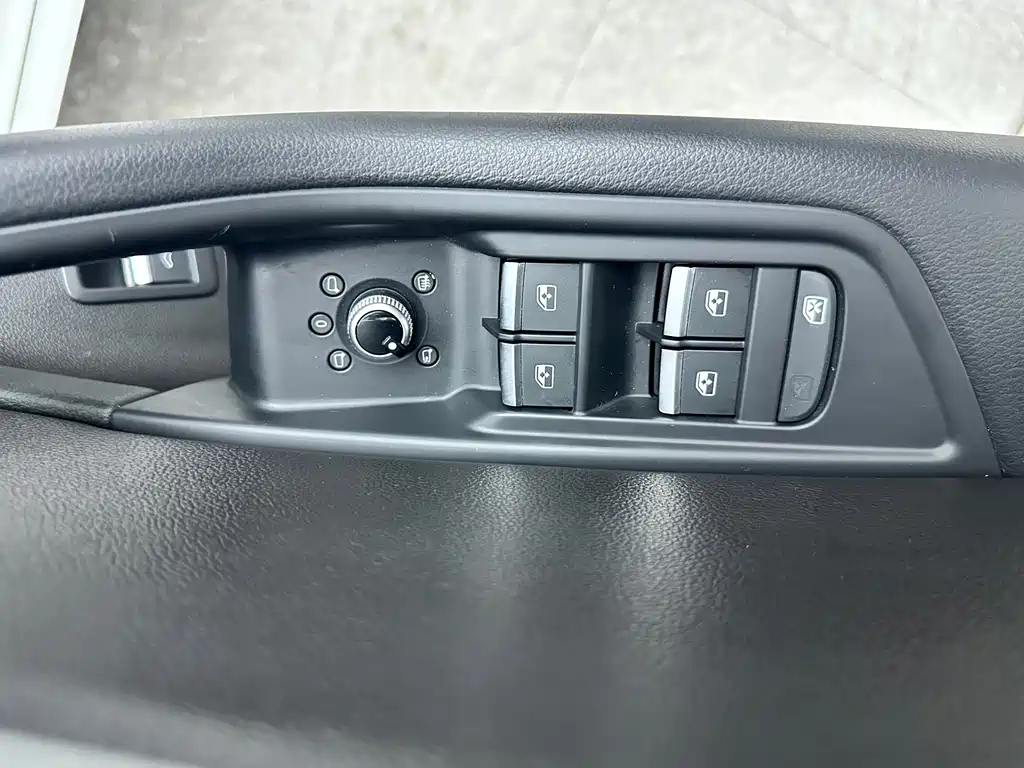 Audi A4L 2018 30th Anniversary Model 40 TFSI Enterprising купить на сайте DeffCars