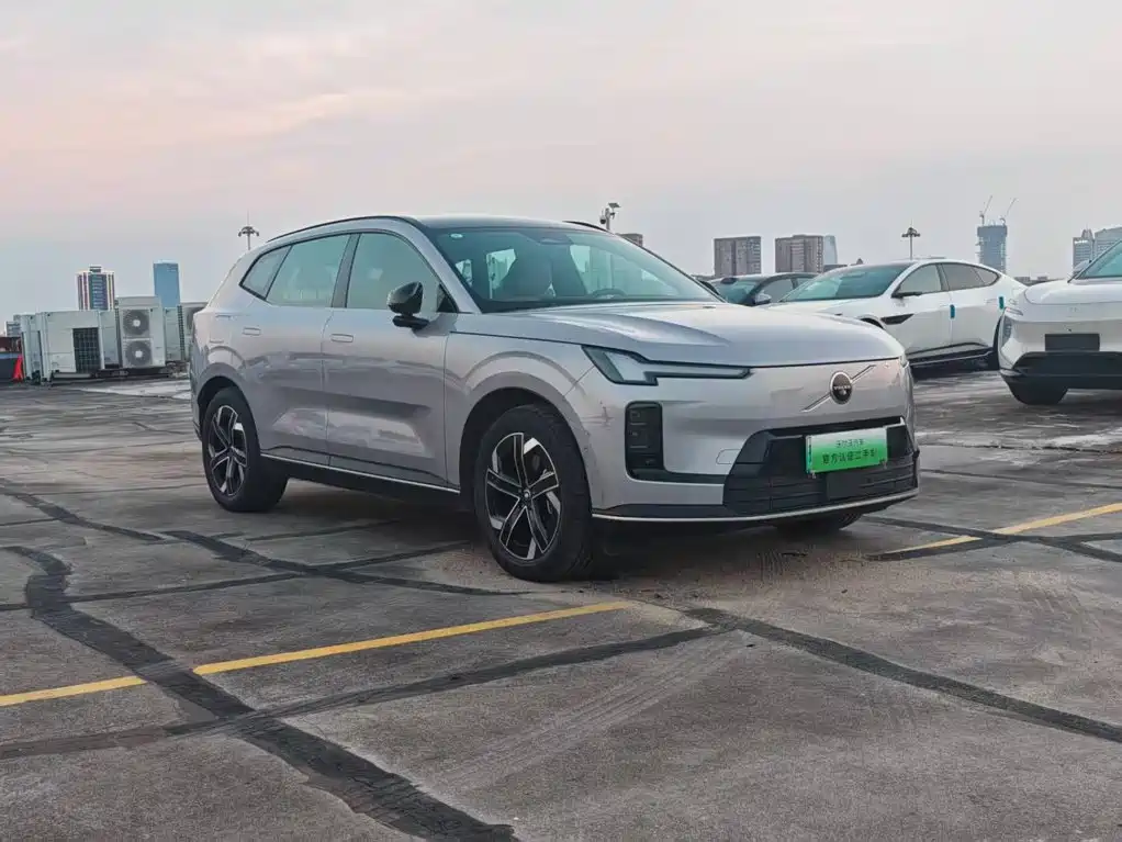Volvo XC70 plug-in hybrid 2026 model two-wheel drive long range Core купить на сайте DeffCars