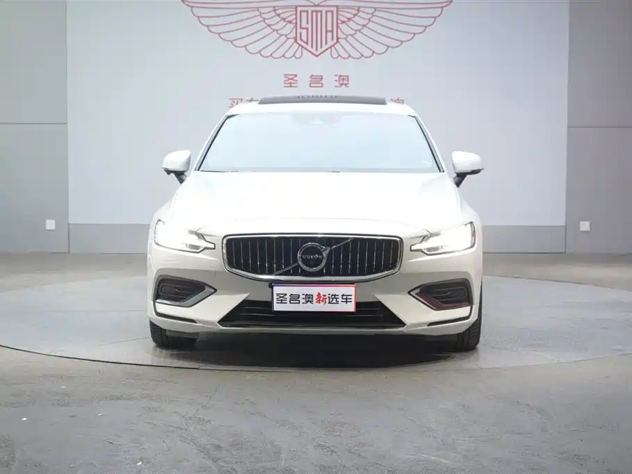 Volvo S60 2022 B4 Zhiyi Luxury Edition купить на сайте DeffCars