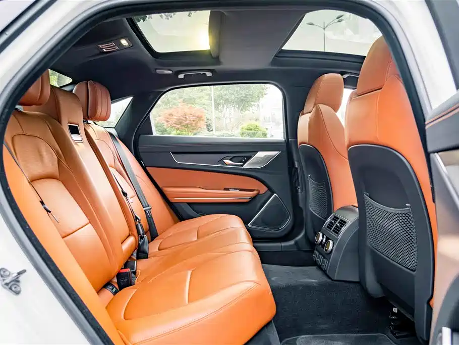 Jaguar XFL 2024 2.0T P300 four-wheel drive flagship sports gold version купить на сайте DeffCars