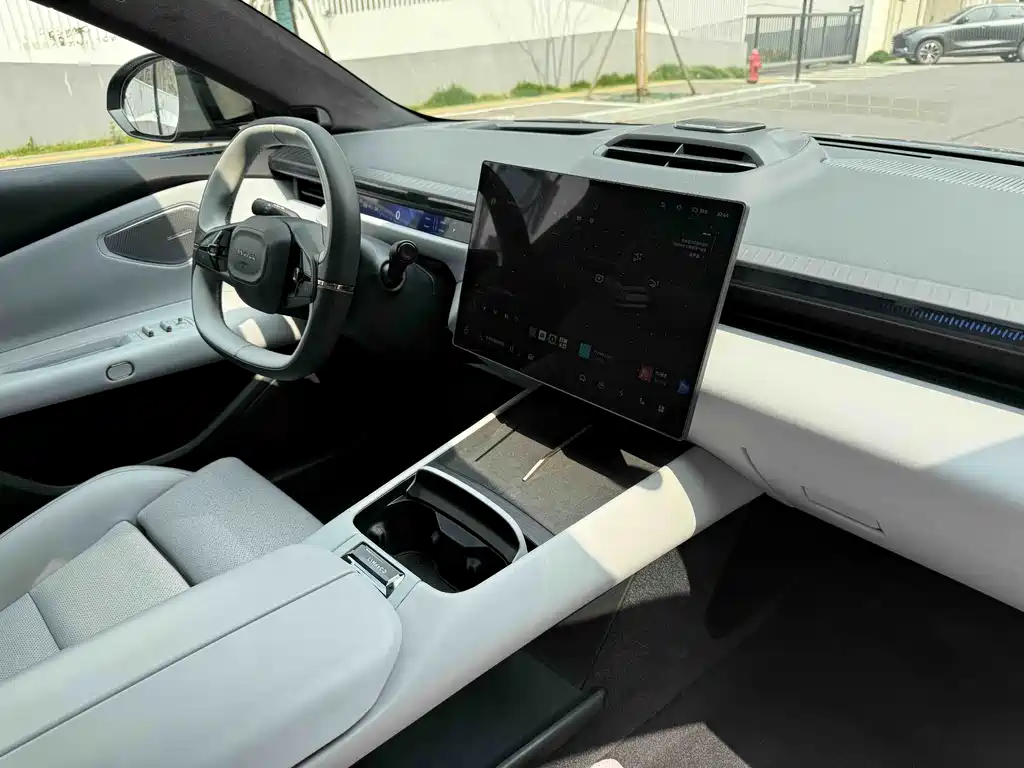 Lynk & Co Z10 2024 95kWh 702km four-wheel drive smart driving Ultra купить на сайте DeffCars