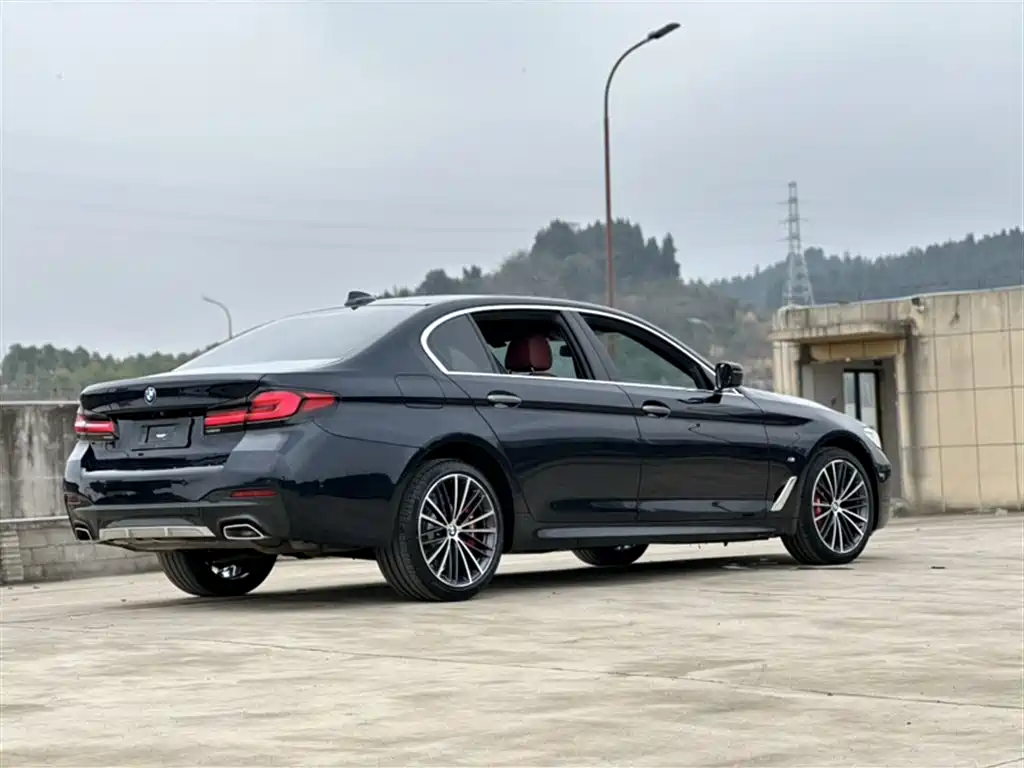 BMW 5 Series 2023 530Li Leading M Sports Package купить на сайте DeffCars