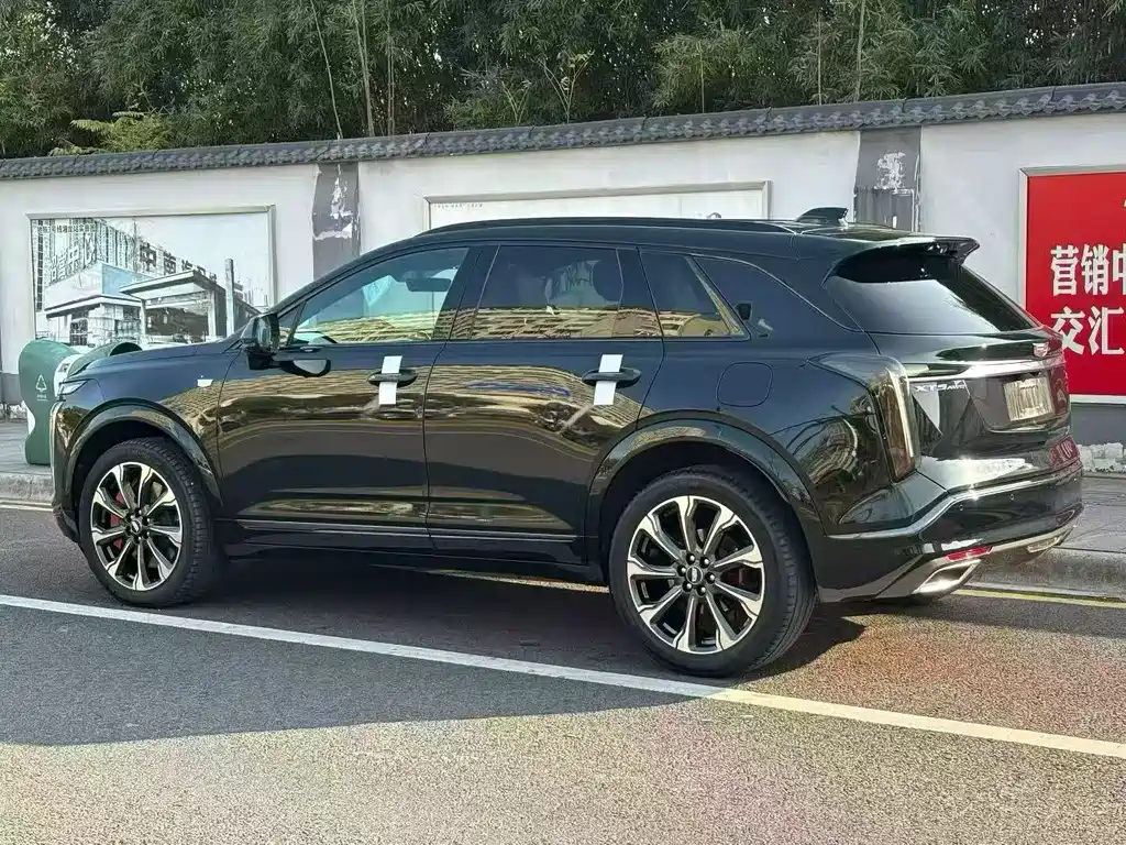 Cadillac XT5 2025 2.0T Platinum model купить на сайте DeffCars