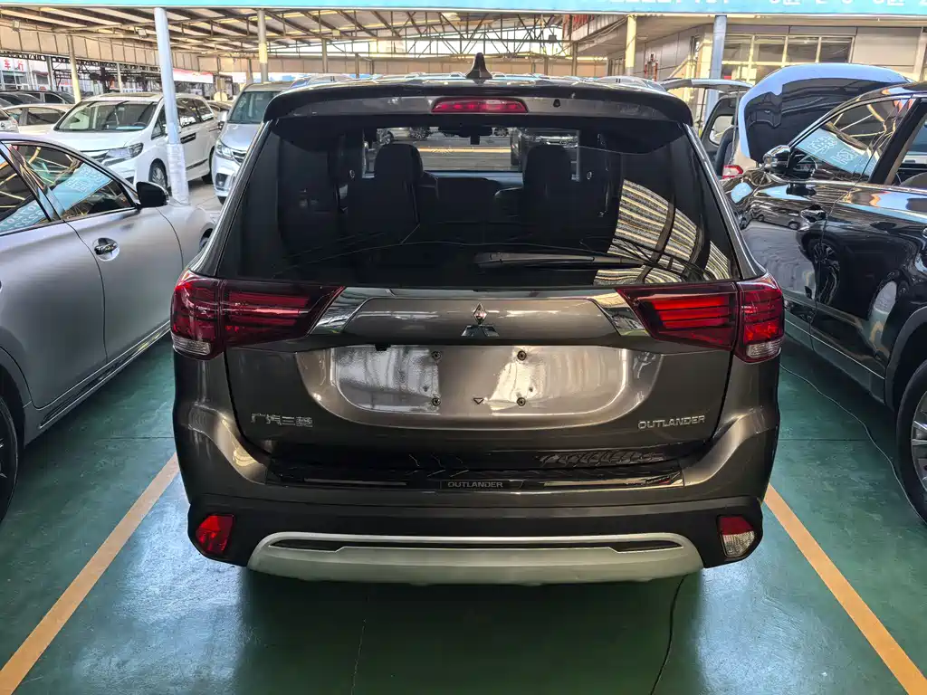 Outlander 2019 2.0L 2WD Enjoy Edition, 5 seats, National VI купить на сайте DeffCars