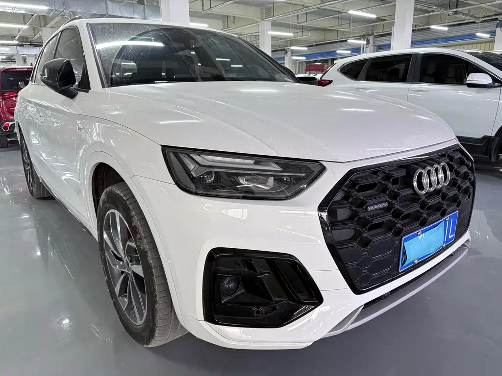 Audi Q5L 2025 40 TFSI Fashionable and Dynamic купить на сайте DeffCars