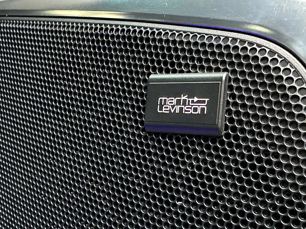 Lexus LM 2020 300h seven-seater elegant version купить на сайте DeffCars