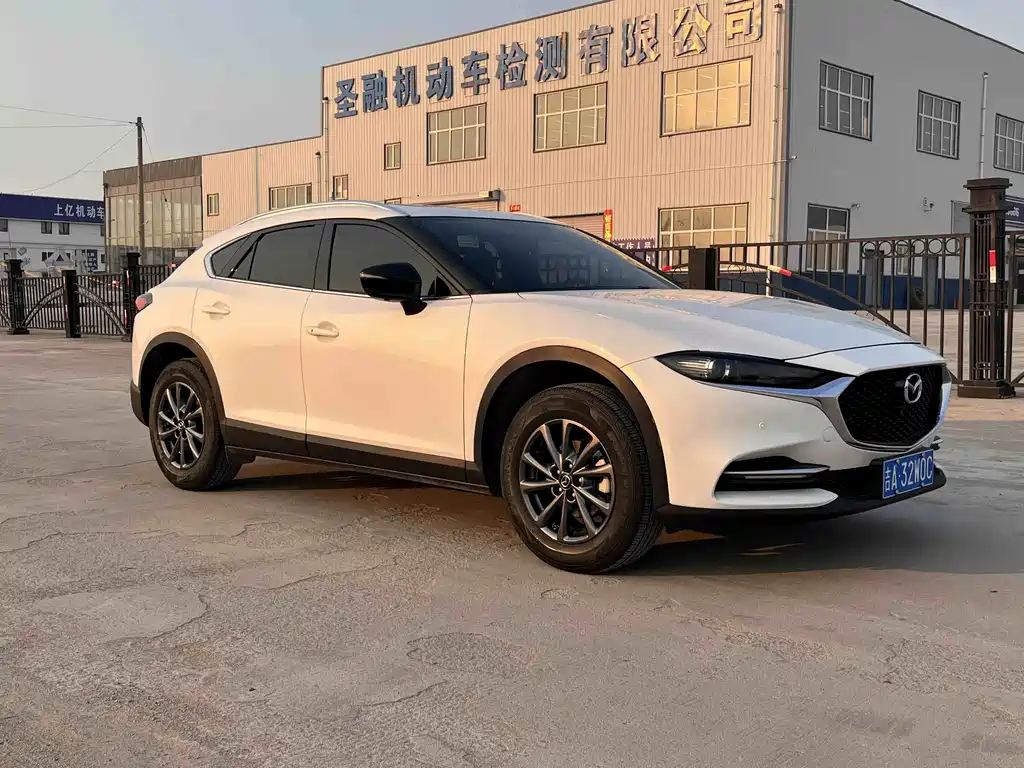 Mazda CX-4 2021 2.0L automatic two-wheel drive Blue Sky Premium Edition купить на сайте DeffCars