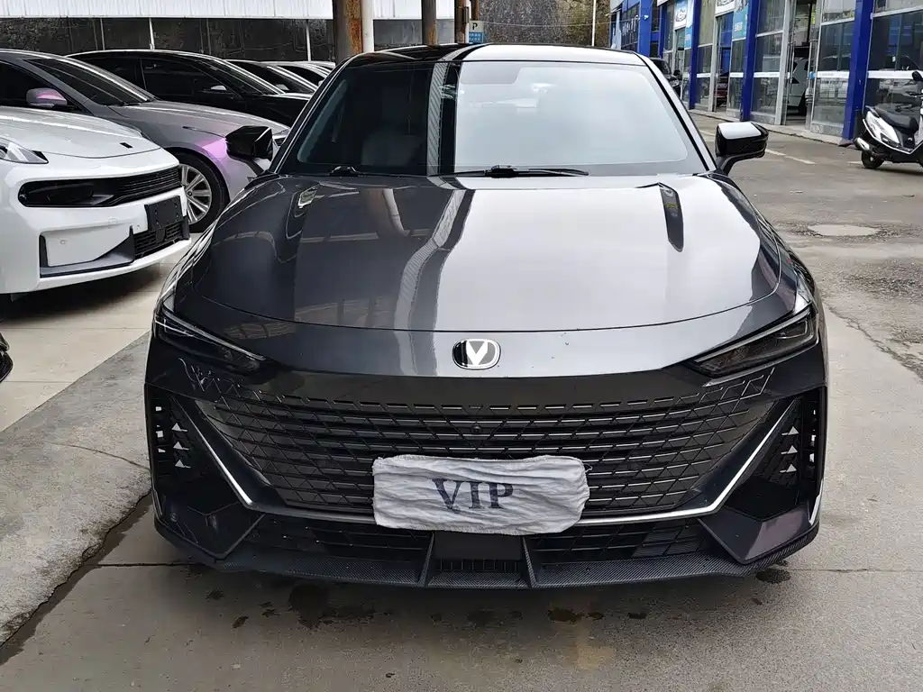 Changan UNI-V 2023 1.5T premium model купить на сайте DeffCars