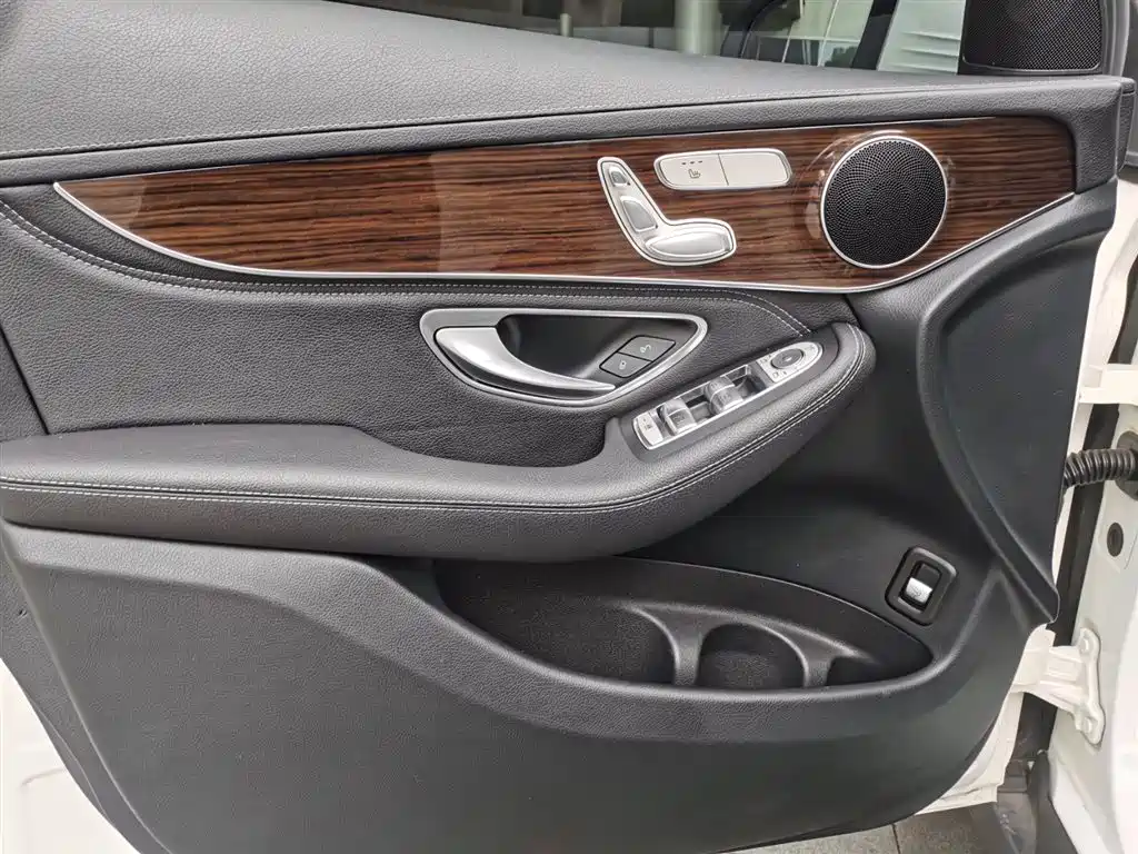 Mercedes-Benz GLC 2018 GLC 260 4MATIC Dynamic купить на сайте DeffCars