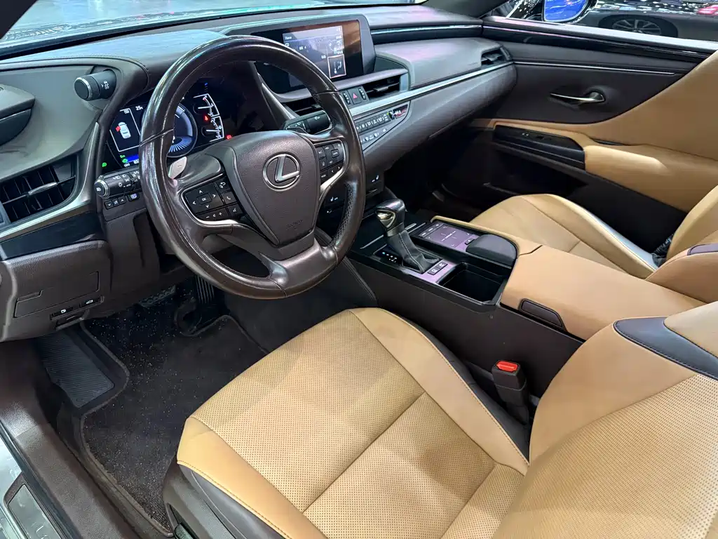 Lexus ES 2020 300h Excellence Edition купить на сайте DeffCars