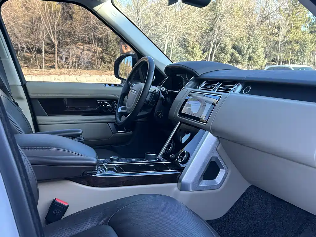Range Rover 2022 3.0 L6 400PS Legendary Extended Classic Edition купить на сайте DeffCars