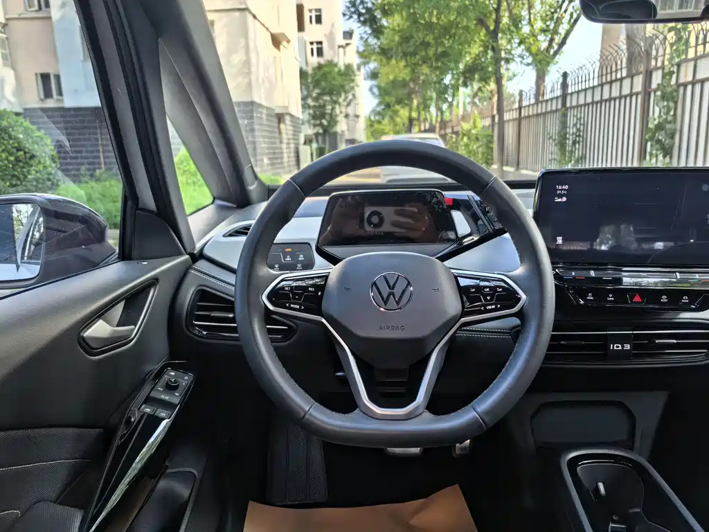 Volkswagen ID.3 2024 Outstanding Edition купить на сайте DeffCars