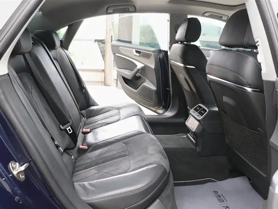 Audi A7L 2024 45TFSI S-line Dream Building Liquid Crystal Package купить на сайте DeffCars