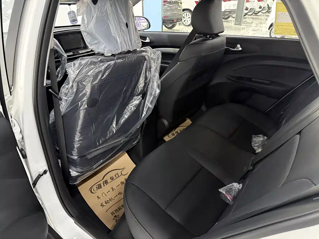 Yipao 2026 1.4L sunroof version купить на сайте DeffCars