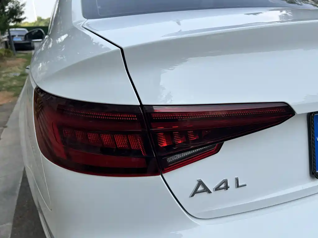 Audi A4L 2018 30th Anniversary Model 40 TFSI Enterprising купить на сайте DeffCars