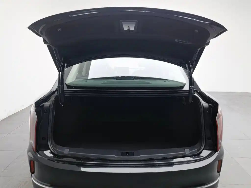 Hongqi E-QM5 2021 Charging Qiyue Edition купить на сайте DeffCars