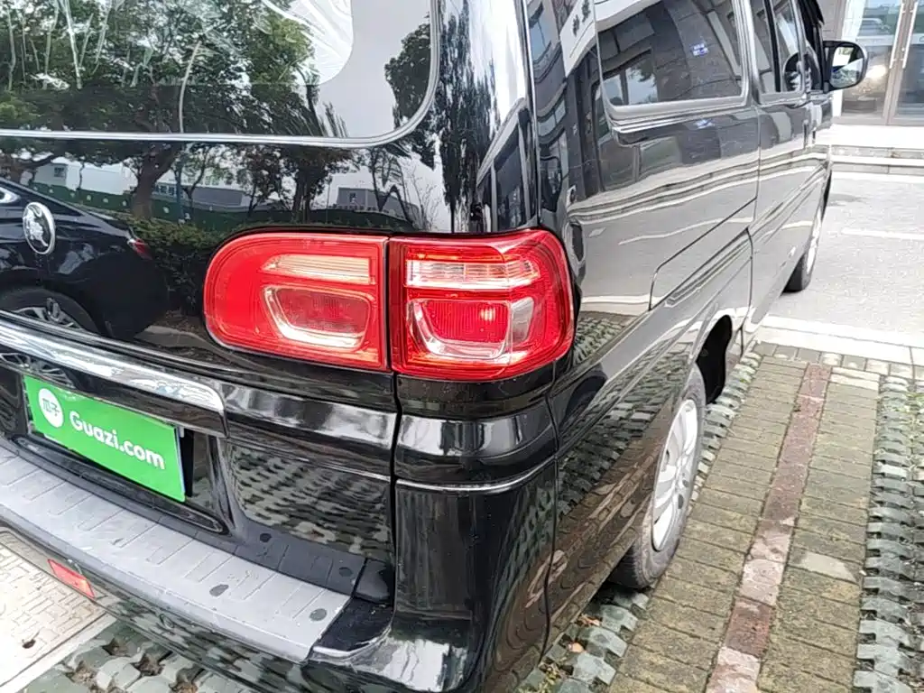 Lingzhi 2023 M5L 1.6L basic model 7 seats купить на сайте DeffCars