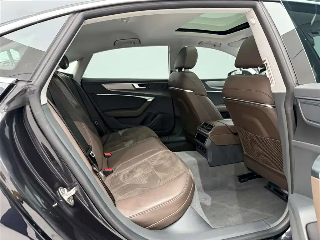 Audi A7L 2024 45TFSI S-line Dream Building Liquid Crystal Package купить на сайте DeffCars